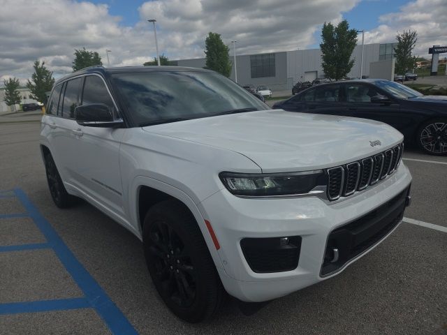 2024 Jeep Grand Cherokee Overland 4x4's photo