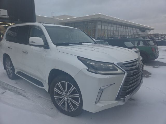 2017 Lexus LX 570's photo