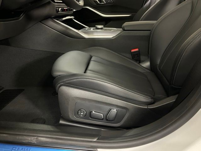 2025 BMW 3 Series 330i - Photo 32