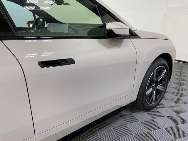2026 BMW iX 45 - Photo 7