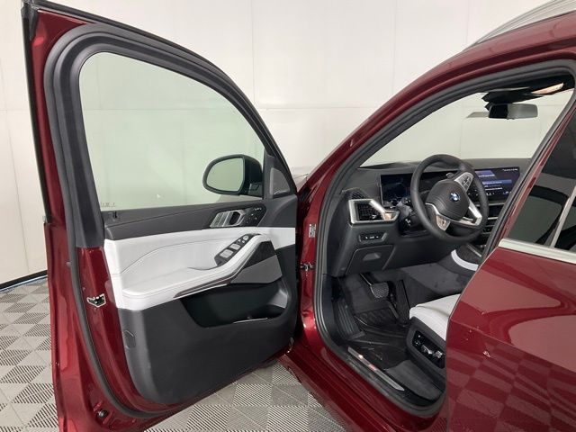 2026 BMW X7 40i - Photo 26