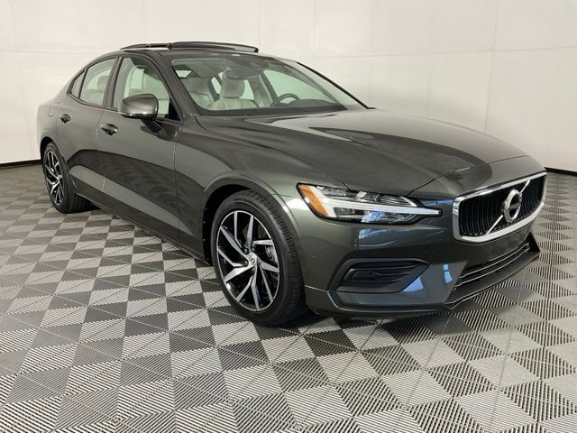 2020 Volvo S60 T6 Momentum photo 3