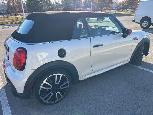 2024 Mini Cooper Convertible Iconic photo 4