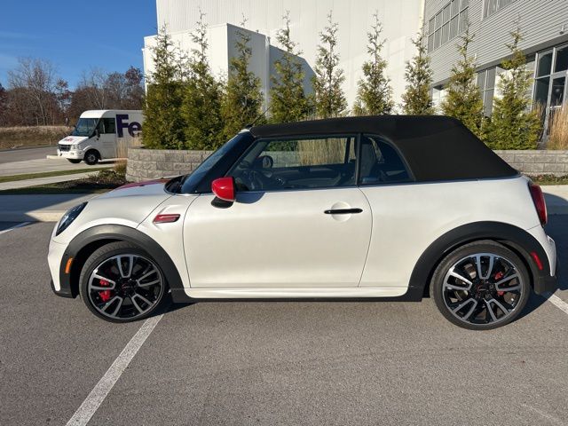 2024 Mini Cooper Convertible Iconic photo 3