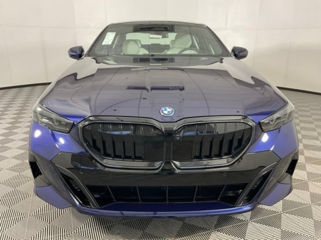 New 2026 BMW 550e xDrive Sedan