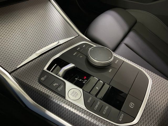 2025 BMW 3 Series 330i - Photo 20