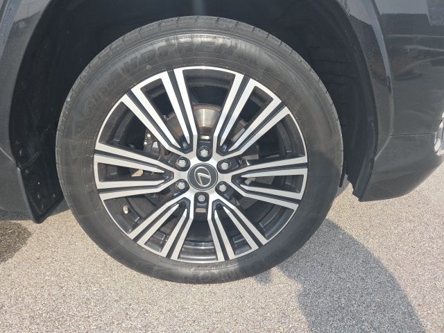 2023 Lexus LX 600 Luxury photo 2