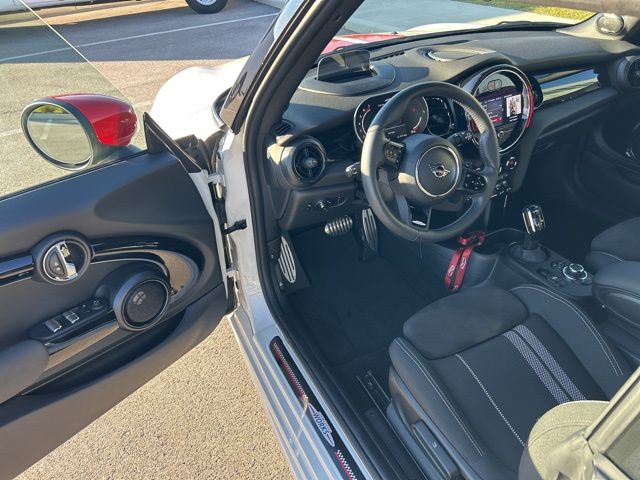 2024 Mini Cooper Convertible Iconic photo 2