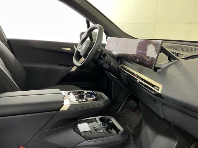 2026 BMW iX 45 - Photo 32