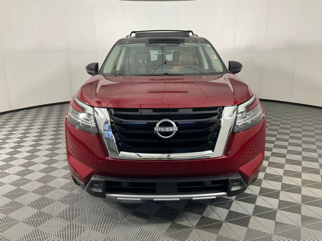 2023 Nissan Pathfinder Platinum photo 2