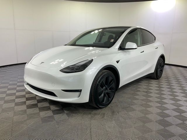 2025 Tesla Model Y Long Range's photo