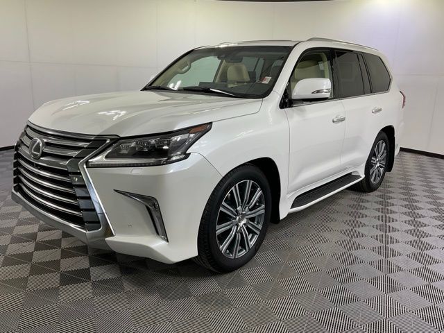 2017 Lexus LX 570's photo