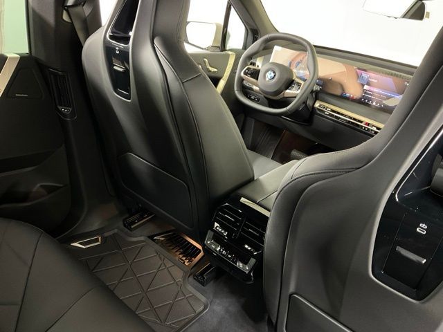 2026 BMW iX 45 - Photo 35