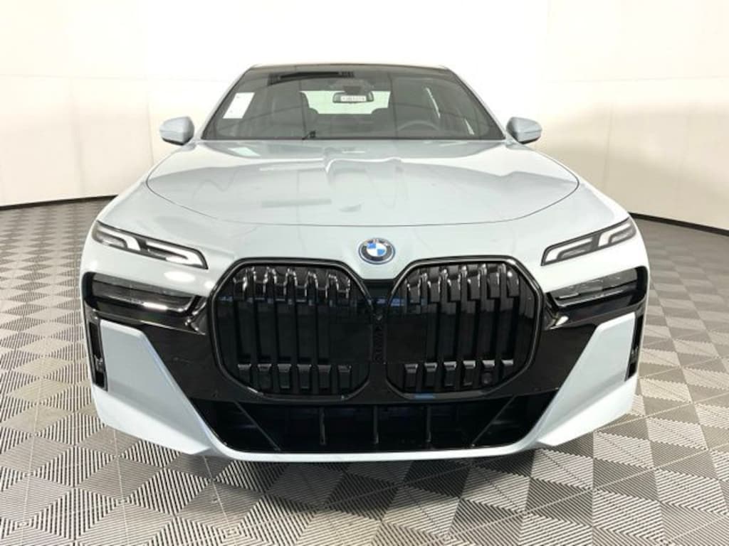 New 2025 BMW 750e xDrive Sedan