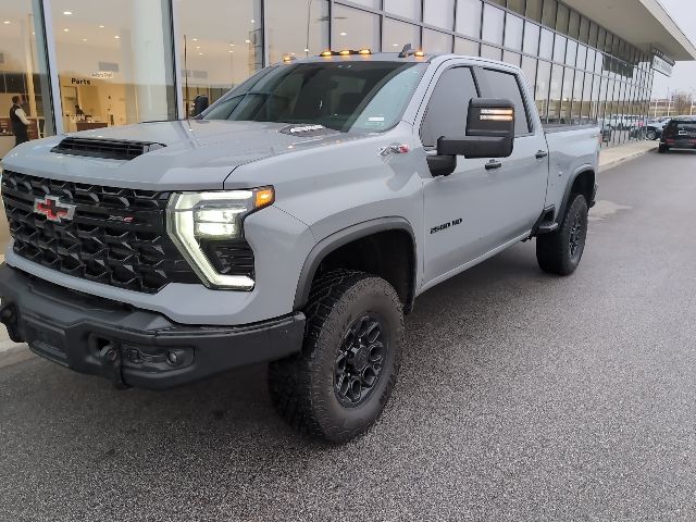 2024 Chevrolet Silverado 2500HD ZR2 photo 3