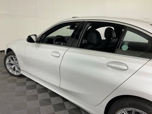 2025 BMW 3 Series 330i - Photo 39