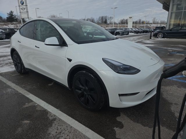 2025 Tesla Model Y Long Range's photo