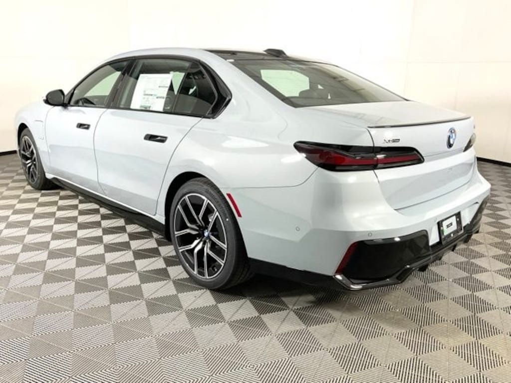 New 2025 BMW 750e xDrive Sedan