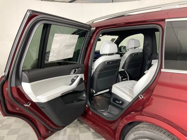 2026 BMW X7 40i - Photo 32
