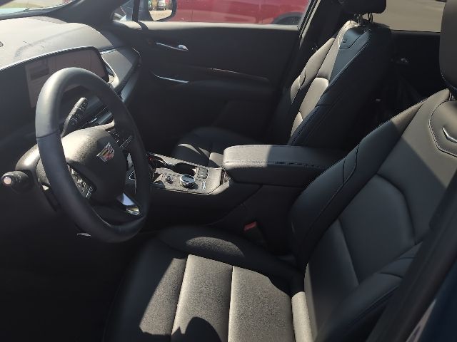 2025 Cadillac XT4 Sport photo 3