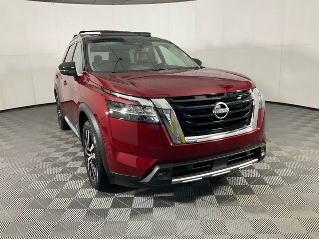 2023 Nissan Pathfinder Platinum photo 3