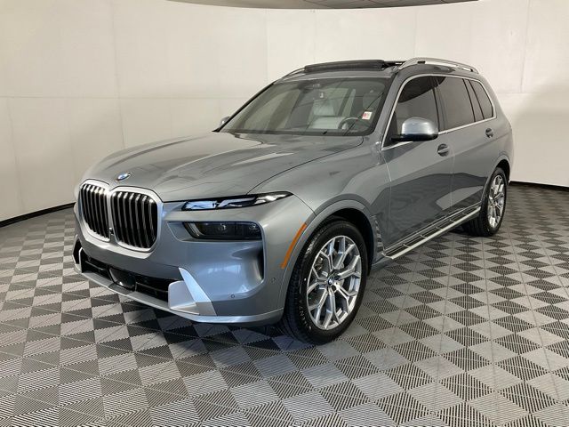 2023 BMW X7 40i's photo