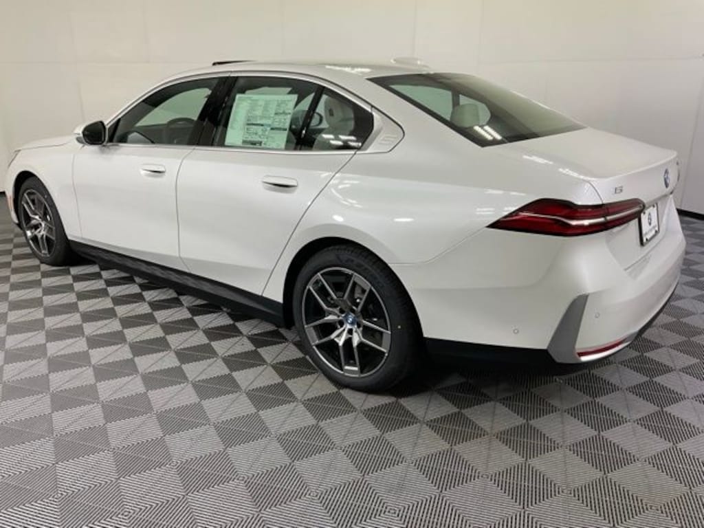 New 2025 BMW i5 xDrive40 Sedan
