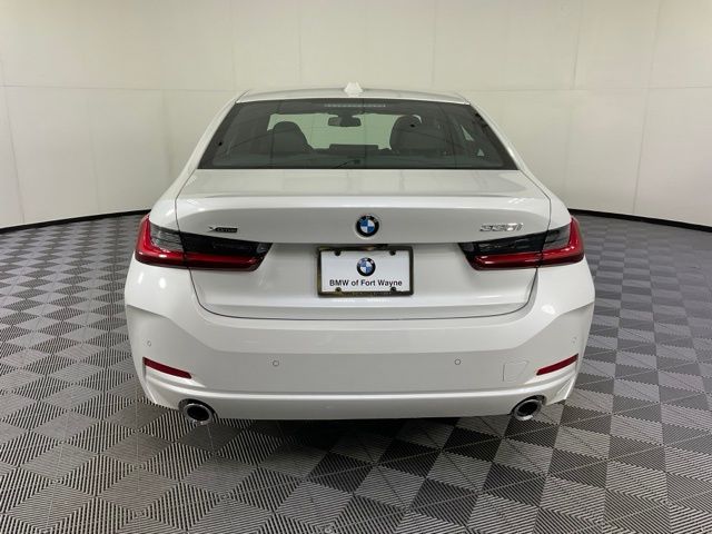 2025 BMW 3 Series 330i - Photo 5