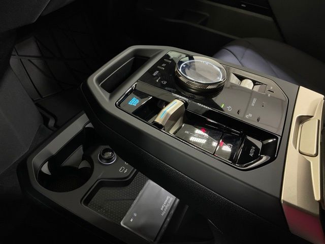 2026 BMW iX 45 - Photo 20