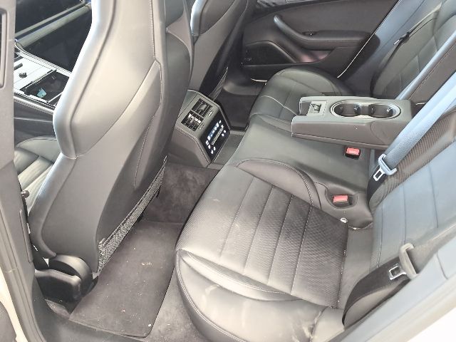 2024 Porsche Panamera 4 photo 4