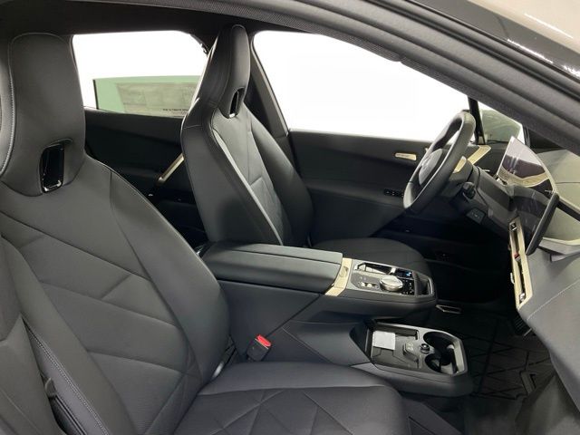 2026 BMW iX 45 - Photo 34