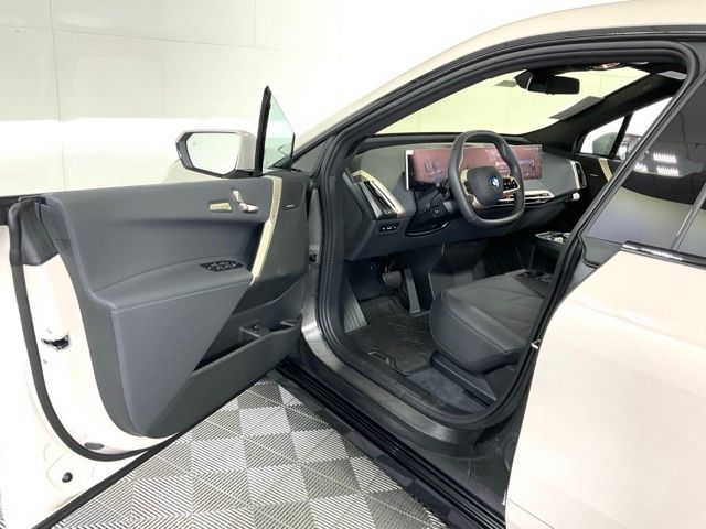2026 BMW iX 45 - Photo 28