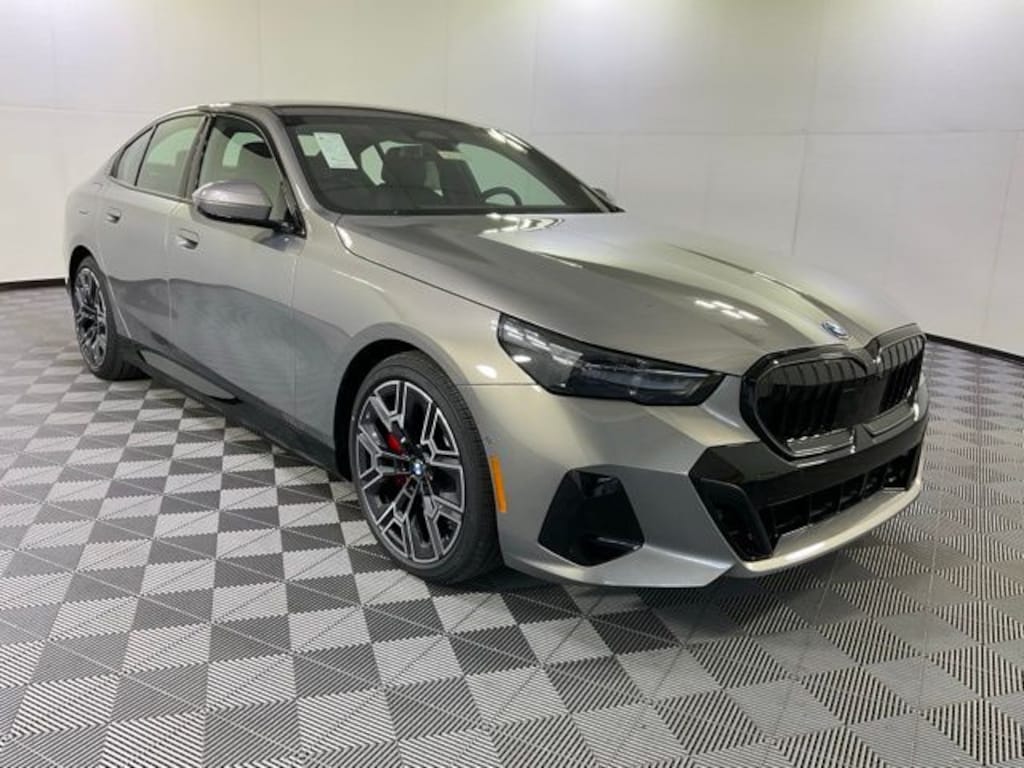 New 2026 BMW 550e xDrive Sedan