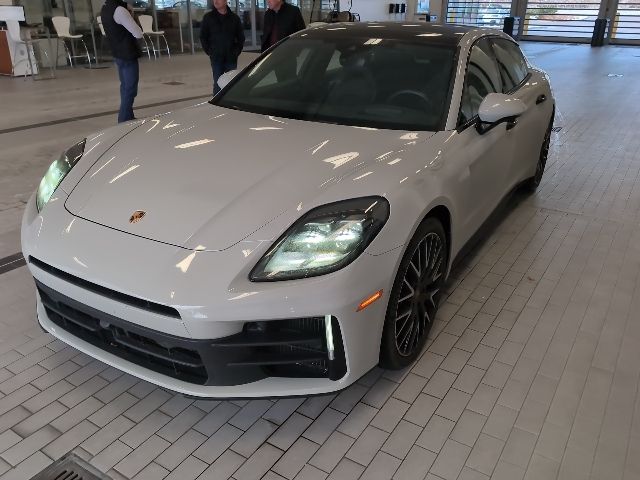 2024 Porsche Panamera 4 photo 2