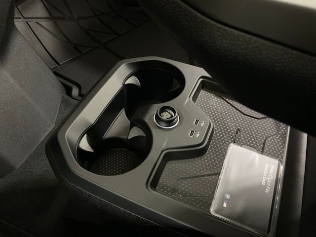 2026 BMW iX 45 - Photo 24