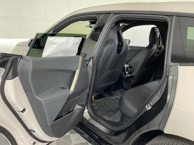 2026 BMW iX 45 - Photo 36