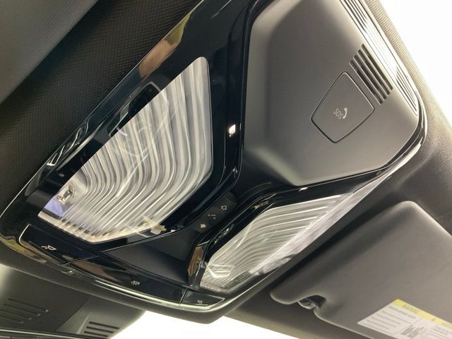 2025 BMW 3 Series 330i - Photo 25