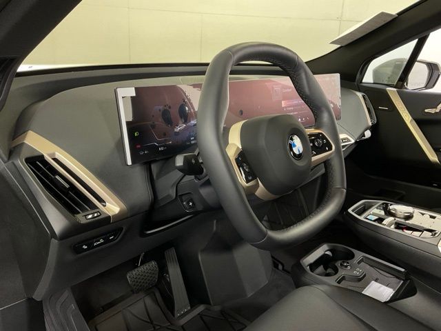 2026 BMW iX 45 - Photo 18