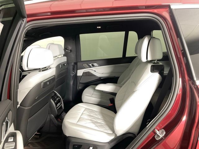 2026 BMW X7 40i - Photo 33