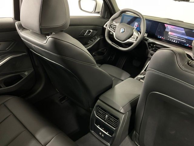 2025 BMW 3 Series 330i - Photo 34