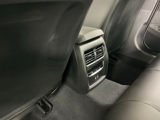 2025 BMW 3 Series 330i - Photo 17