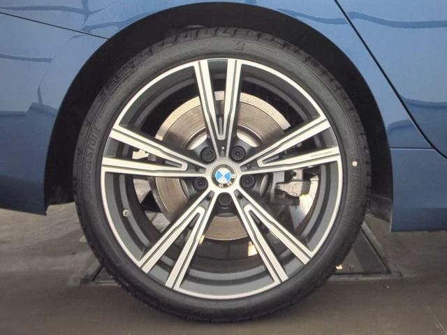 2024 Bmw 330i xDrive photo 2