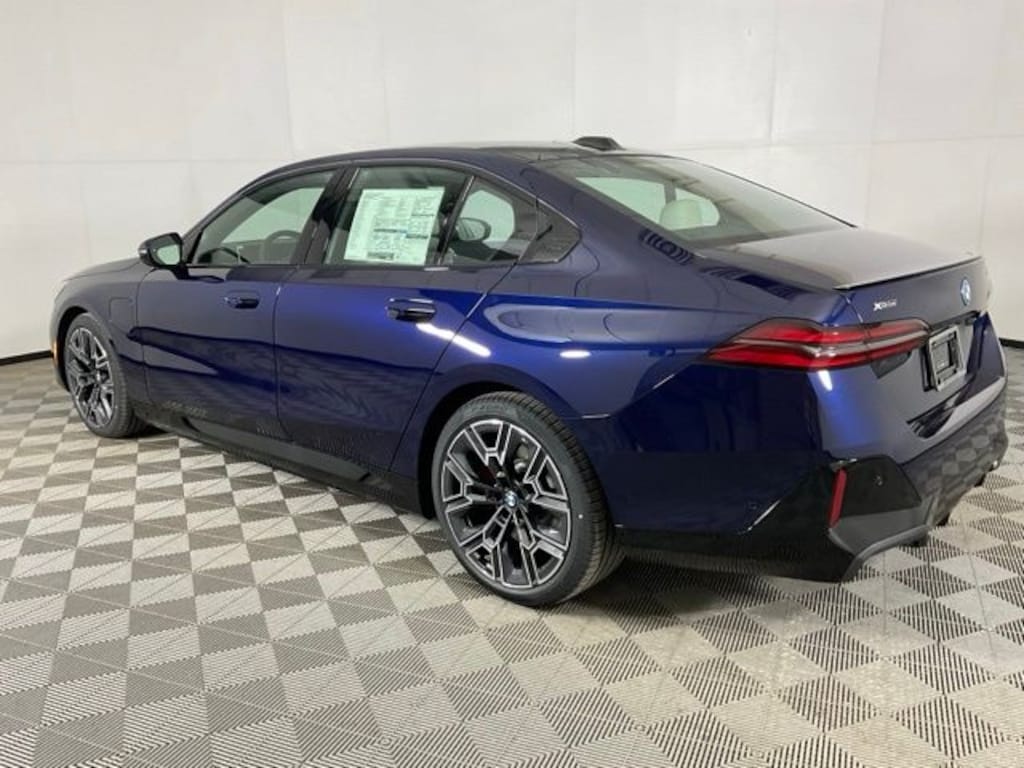 New 2026 BMW 550e xDrive Sedan