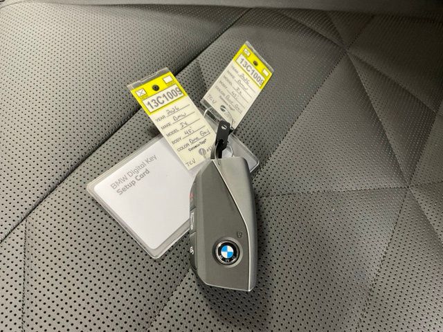 2026 BMW iX 45 - Photo 48