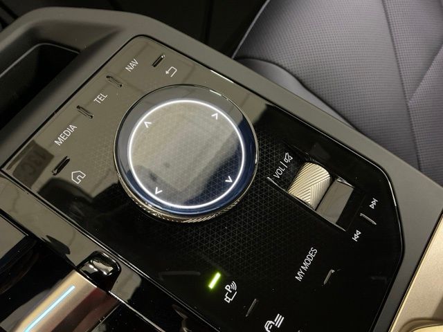 2026 BMW iX 45 - Photo 22