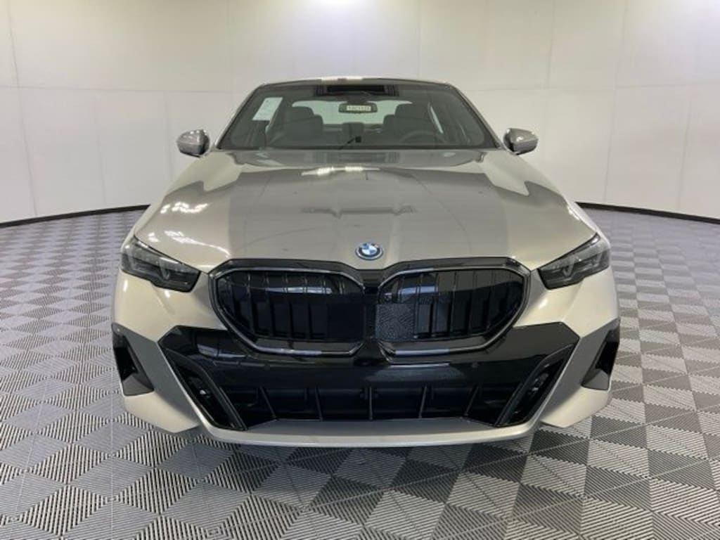 New 2026 BMW 550e xDrive Sedan