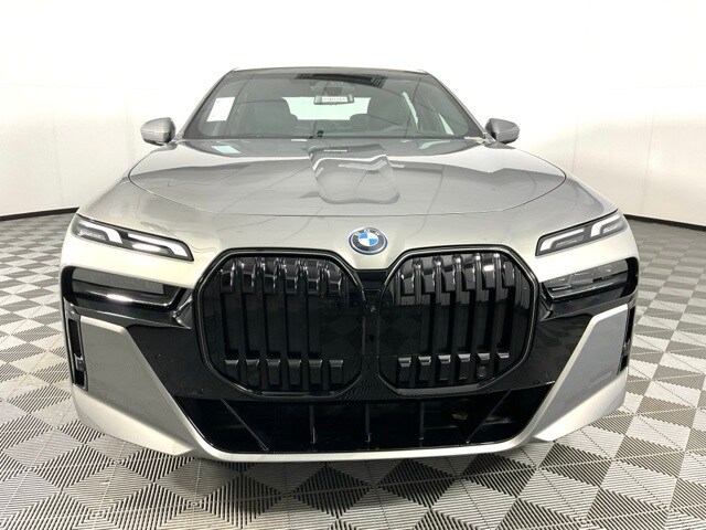 2025 Bmw 750e photo 2