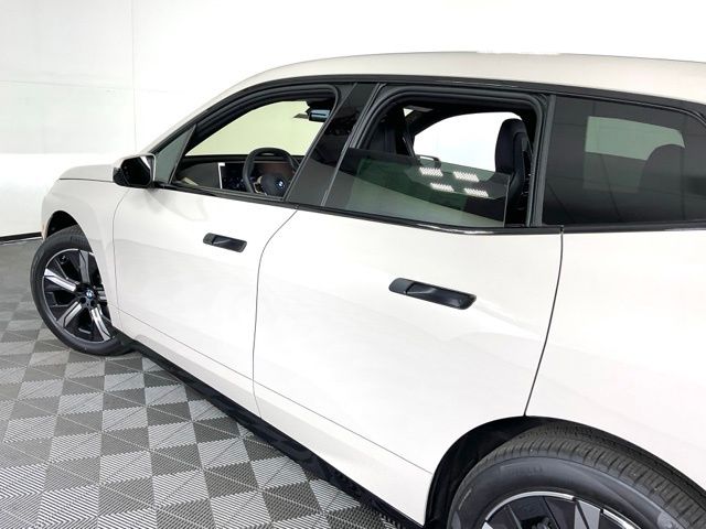 2026 BMW iX 45 - Photo 40