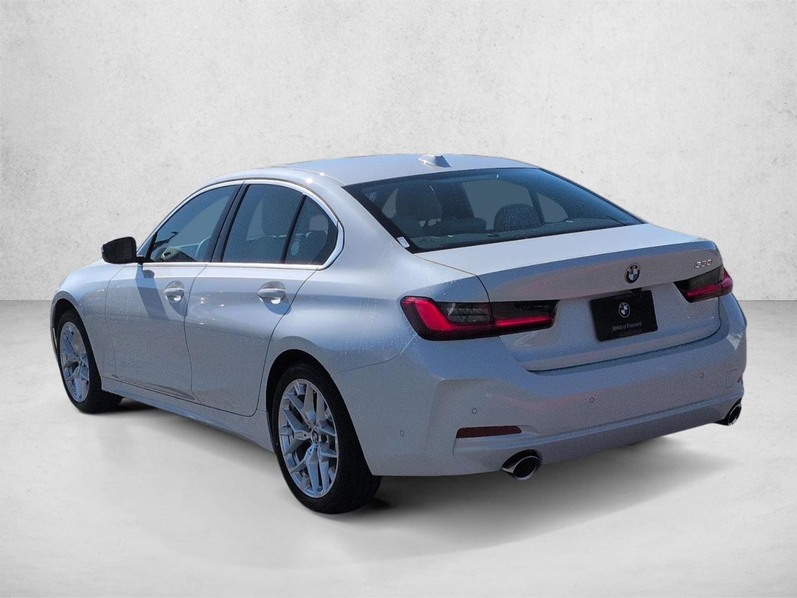 2025 BMW 330i photo 3