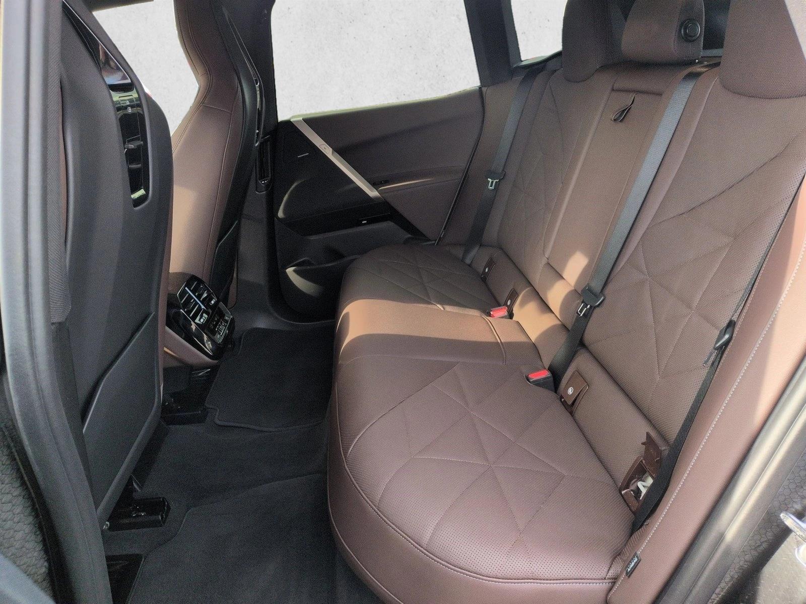 2026 BMW iX 60 - Photo 20